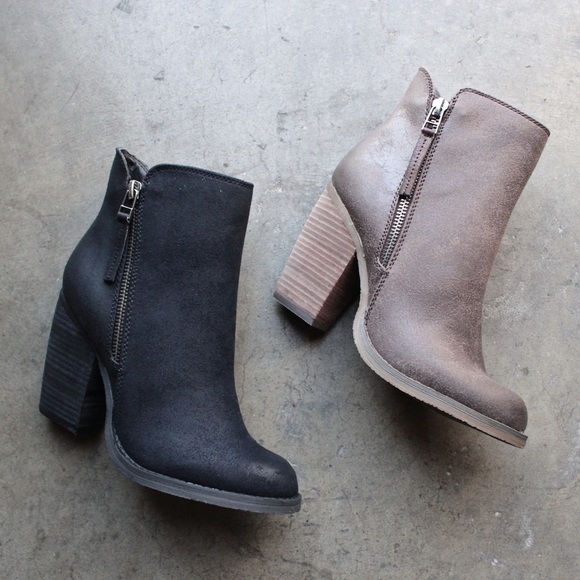 NIB Chic High Heel Western Ankle Bootie - Picture 5 of 5